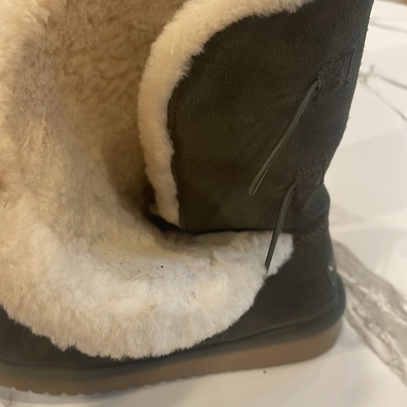 Ugg Koolaburra Boot, Size 7, Olive Green, 2 button closure, Winter boot, warm - Picture 13 of 14
